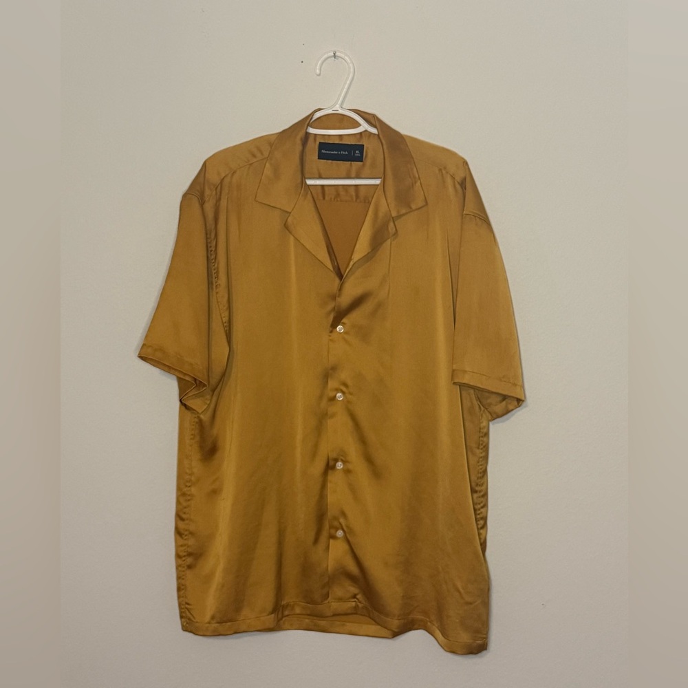 Abercrombie & Fitch Gold Satin Short Sleeve Blouse - XL